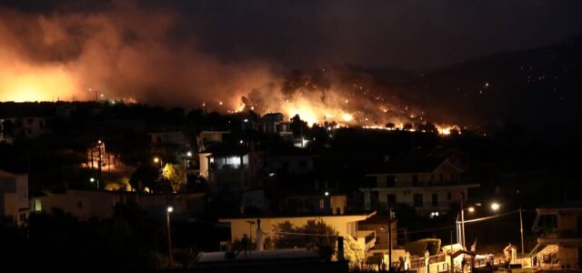 Υπό έλεγχο η μεγάλη φωτιά στις Κεχριές